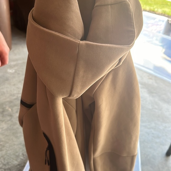 Tan Nike Tech size L like new condition. - Picture 8 of 11
